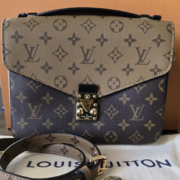 ▪︎ 💯% AUTH Louis Vuitton Reversible Pochette Metis Crossbody Bag ▪︎ - Picture 2 of 10